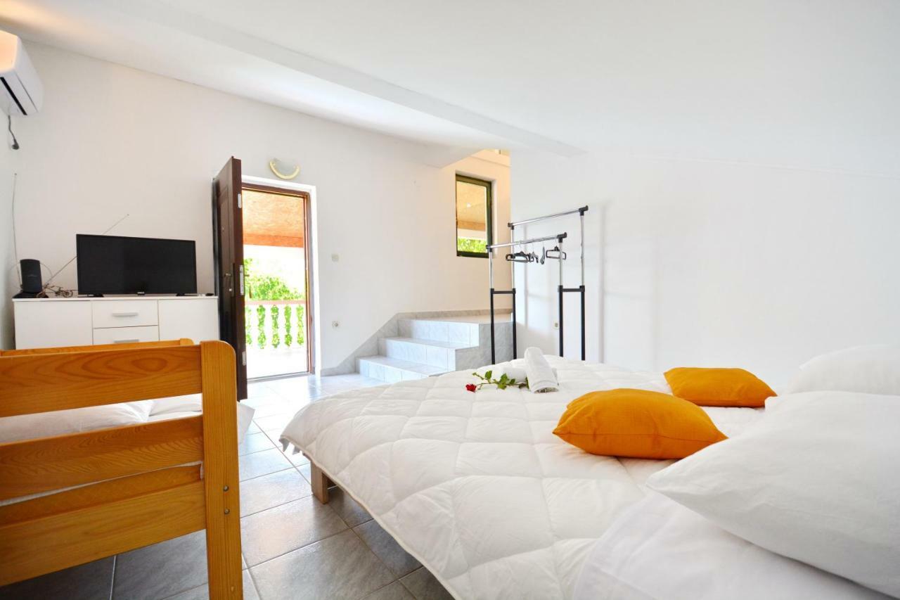 Apartmani Maca Sikovo ภายนอก รูปภาพ